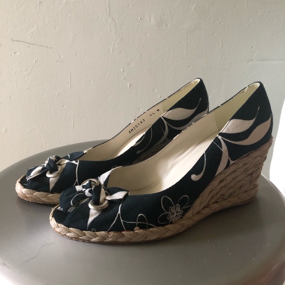Stuart Weitzman Navy and White Wedge Sandals 9.5 - Picture 2 of 7